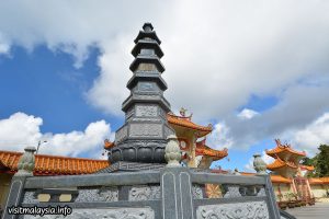 sam-poh-temple-compound